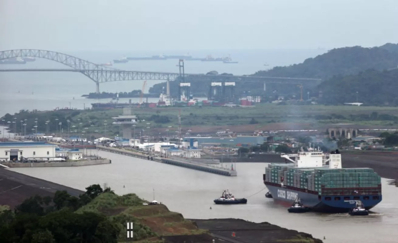 Paso del Cosco Shipping Panama por el Canal rumbo a Cocolí