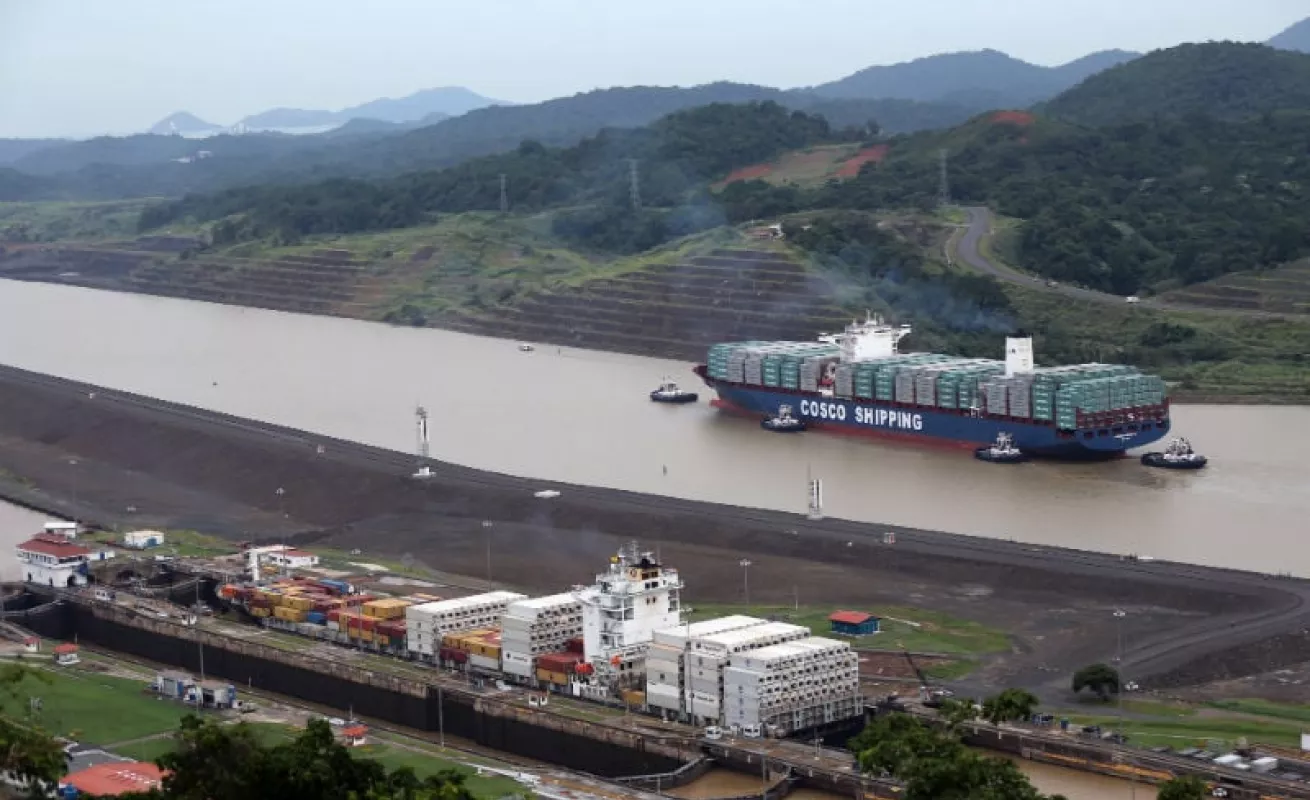 Paso del Cosco Shipping Panama por el Canal rumbo a Cocolí