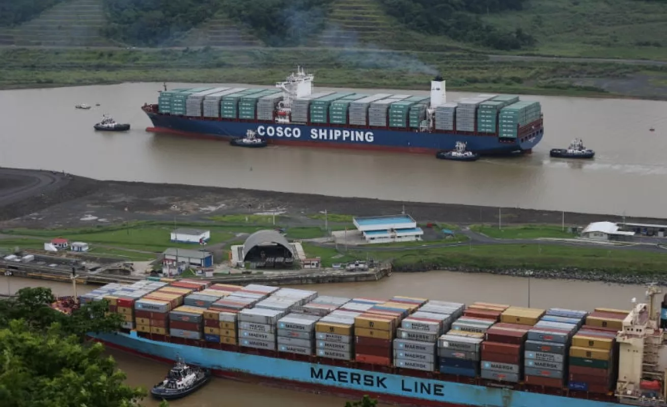 Paso del Cosco Shipping Panama por el Canal rumbo a Cocolí