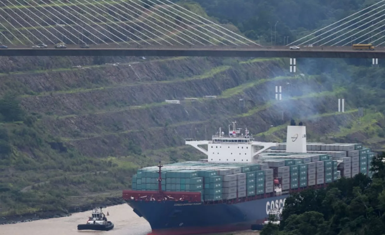 Paso del Cosco Shipping Panama por el Canal rumbo a Cocolí