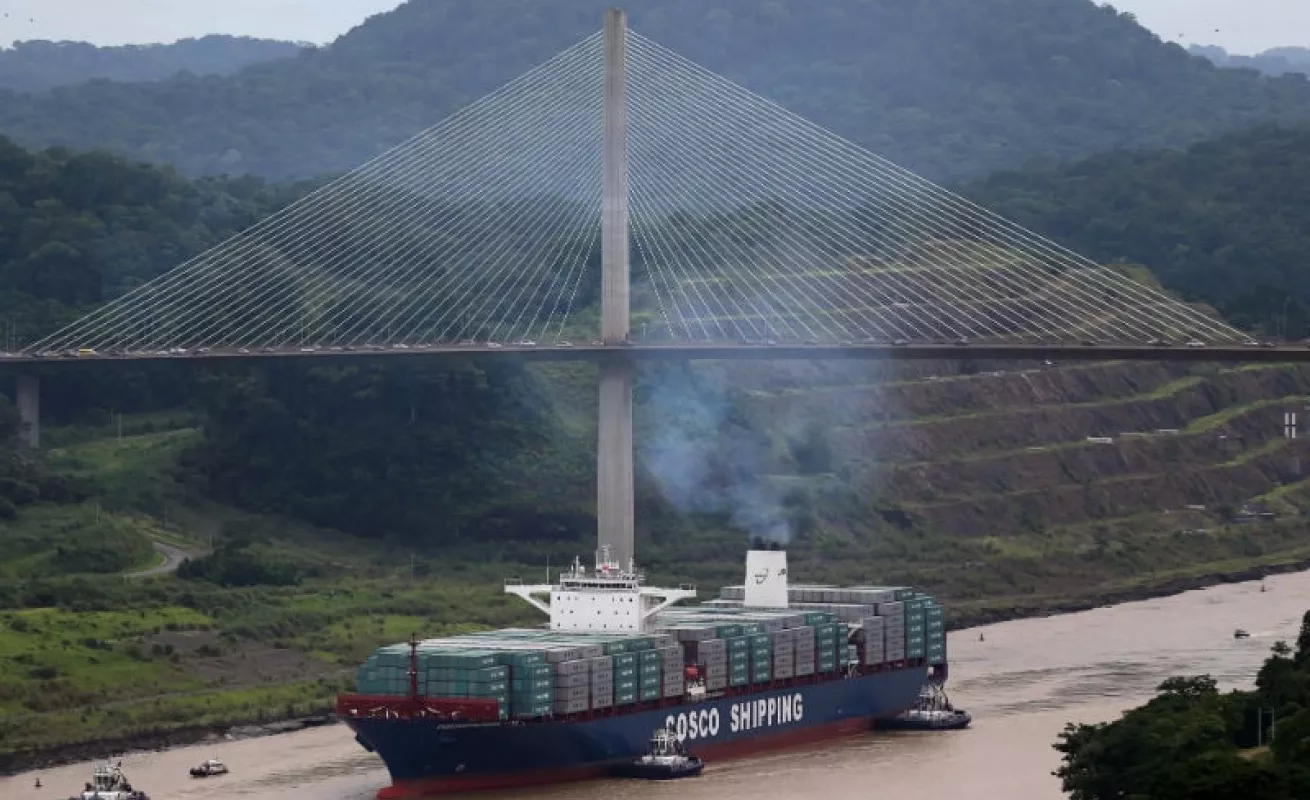 Paso del Cosco Shipping Panama por el Canal rumbo a Cocolí