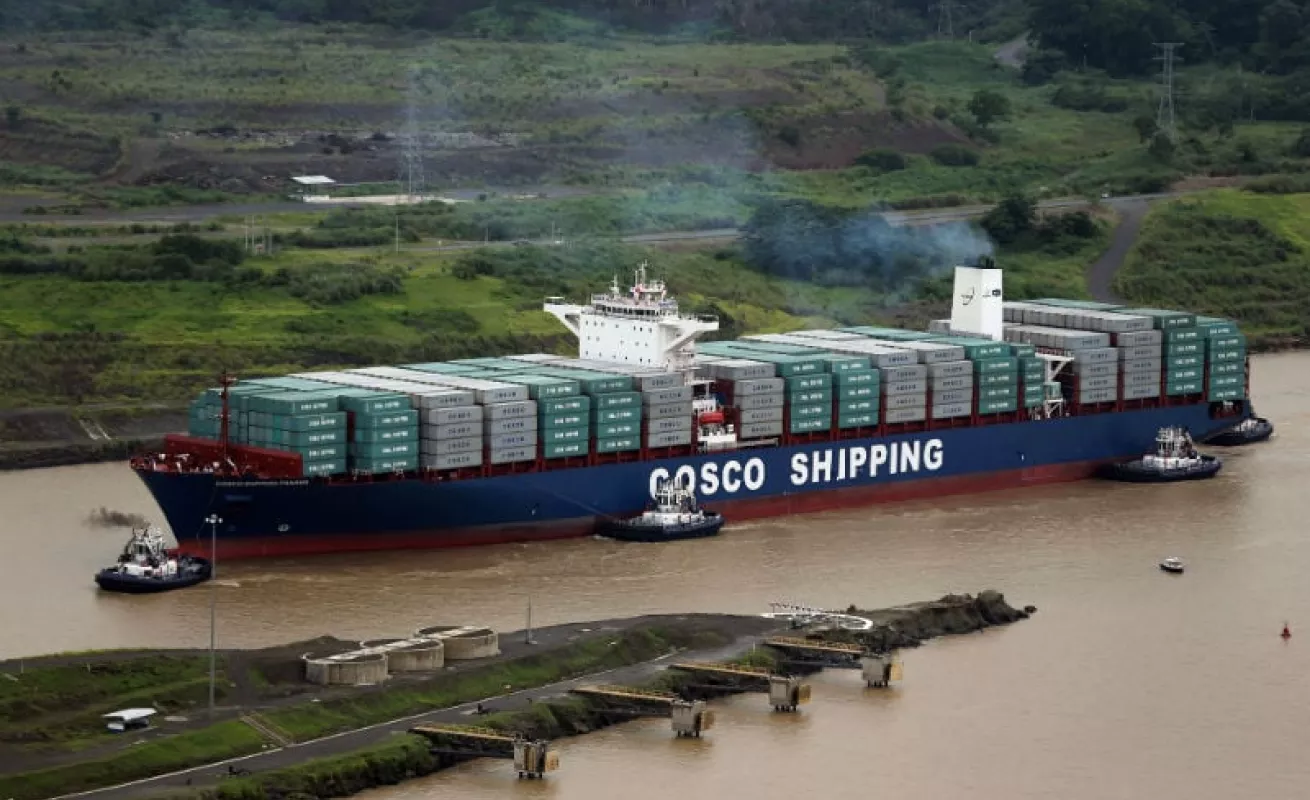 Paso del Cosco Shipping Panama por el Canal rumbo a Cocolí