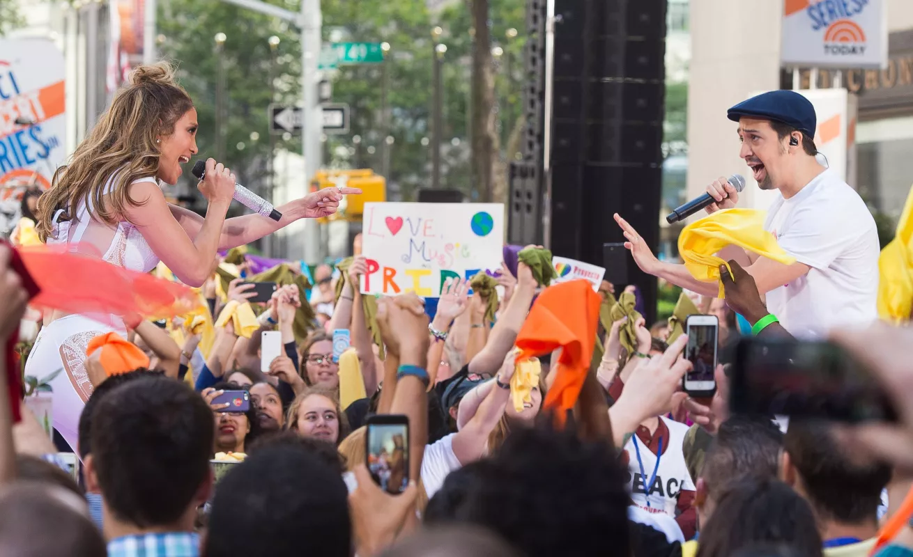 JLo le canta a las víctimas de Orlando 
