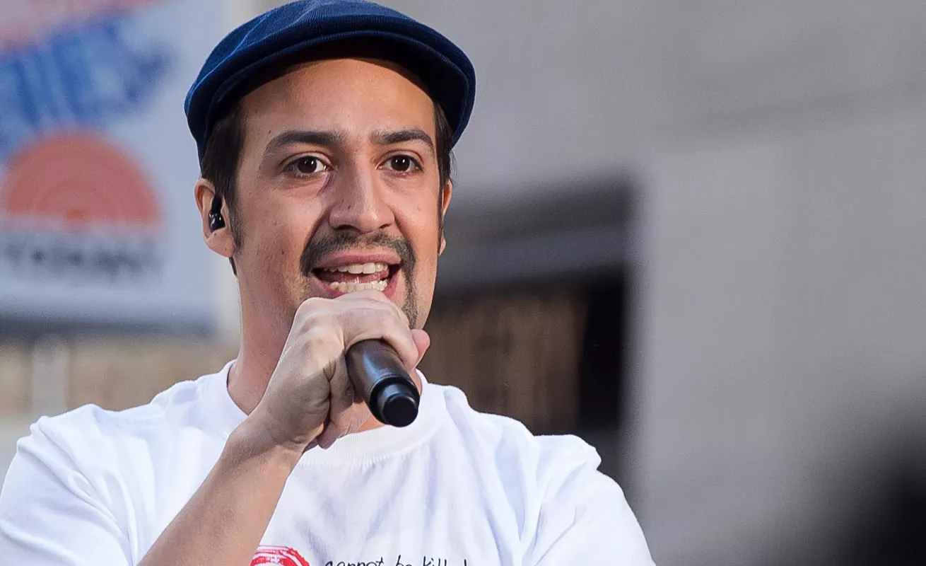 JLo le canta a las víctimas de Orlando 