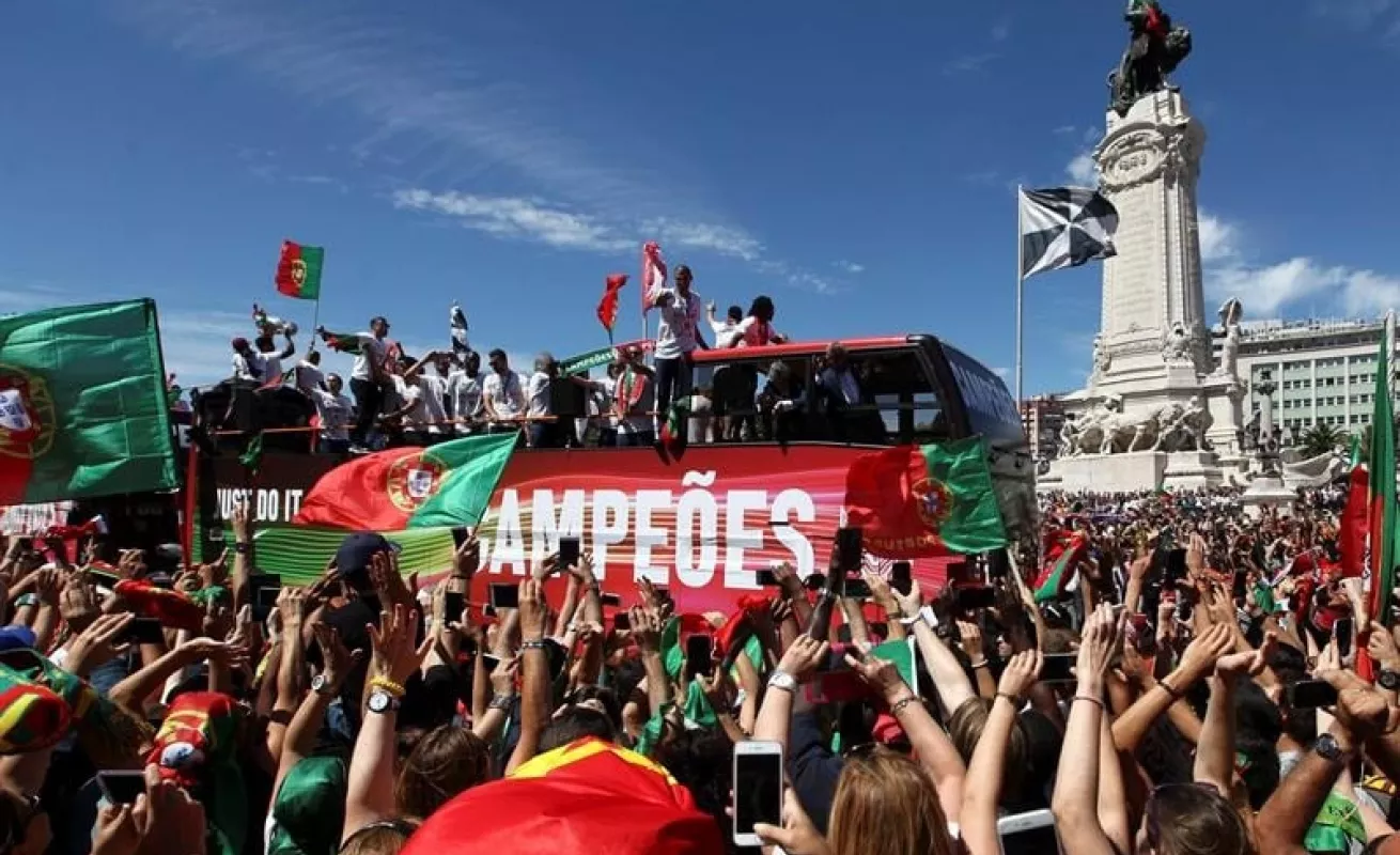 Lisboa aclama a Portugal, la campeona europea