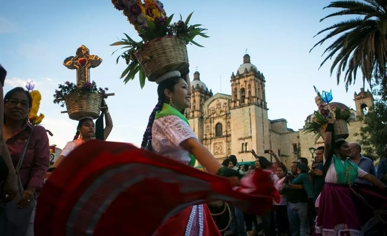 Mexicanos se preparan para  la Guelaguetza