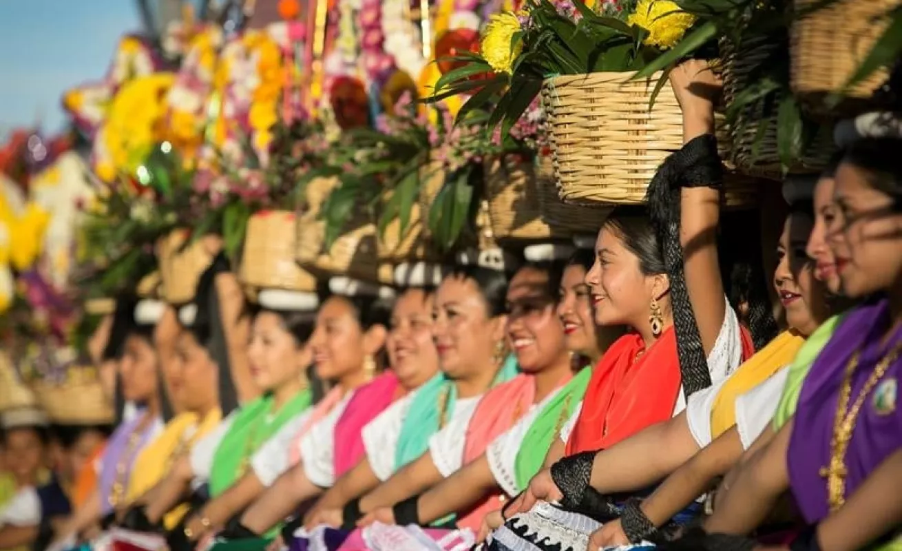 Mexicanos se preparan para  la Guelaguetza