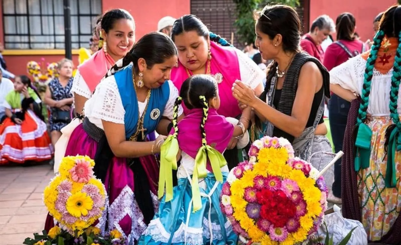 Mexicanos se preparan para  la Guelaguetza
