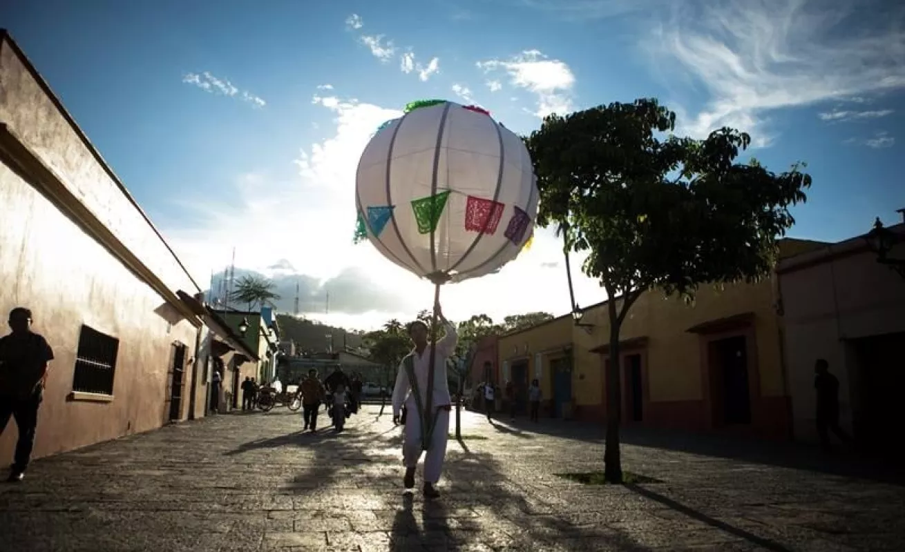 Mexicanos se preparan para  la Guelaguetza