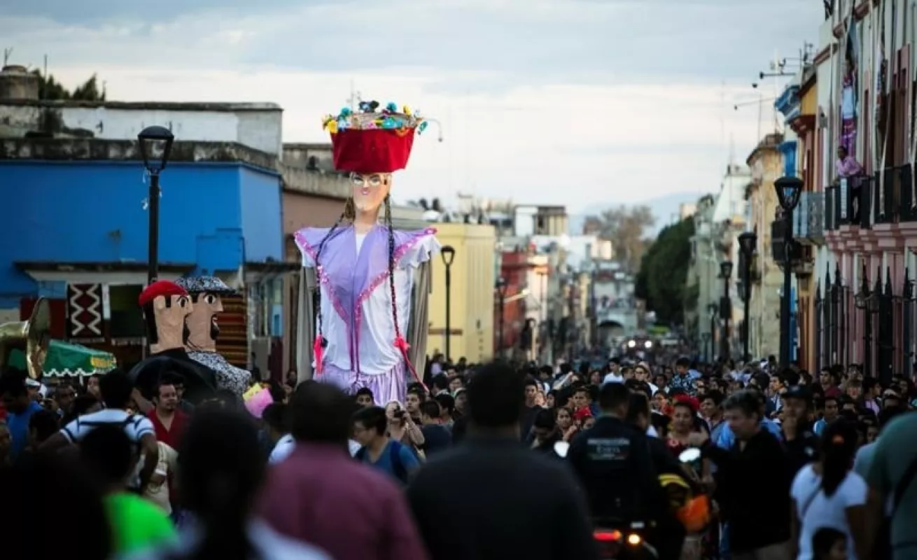 Mexicanos se preparan para  la Guelaguetza
