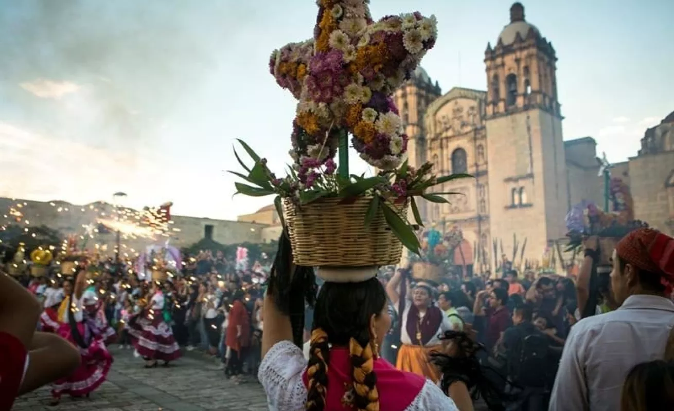 Mexicanos se preparan para  la Guelaguetza