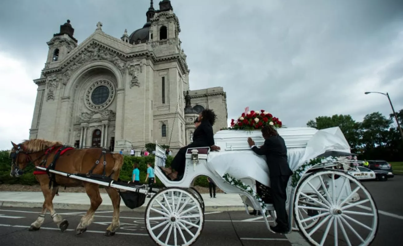 Sepelio al estilo provinciano