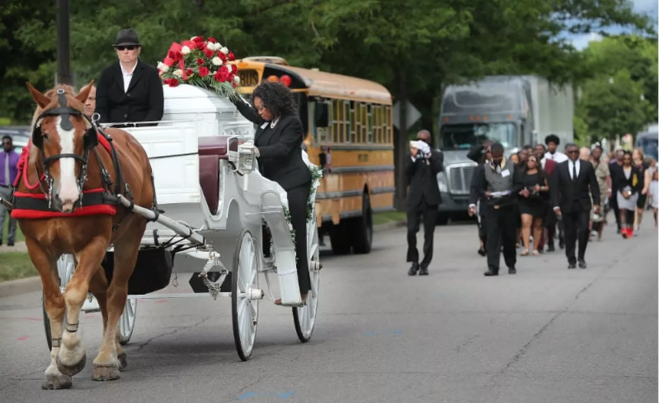 Sepelio al estilo provinciano