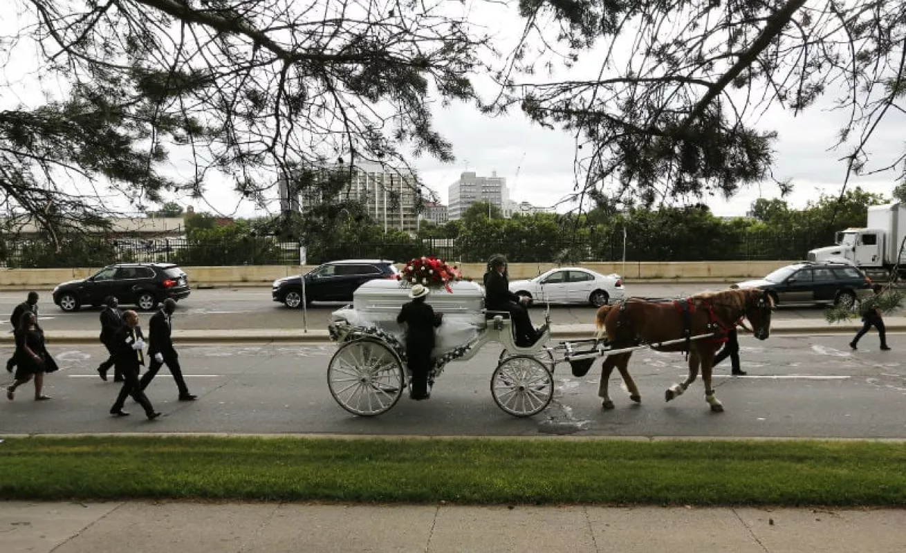 Sepelio al estilo provinciano