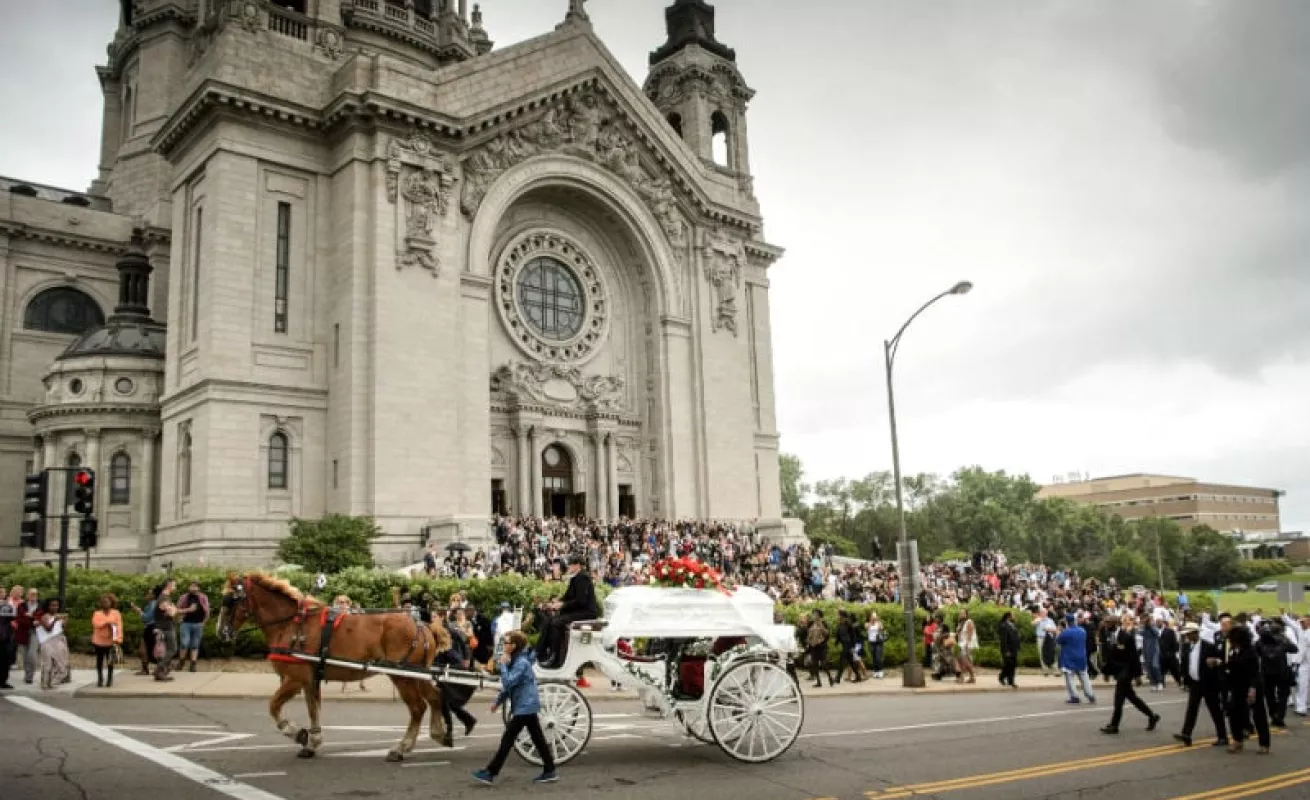 Sepelio al estilo provinciano