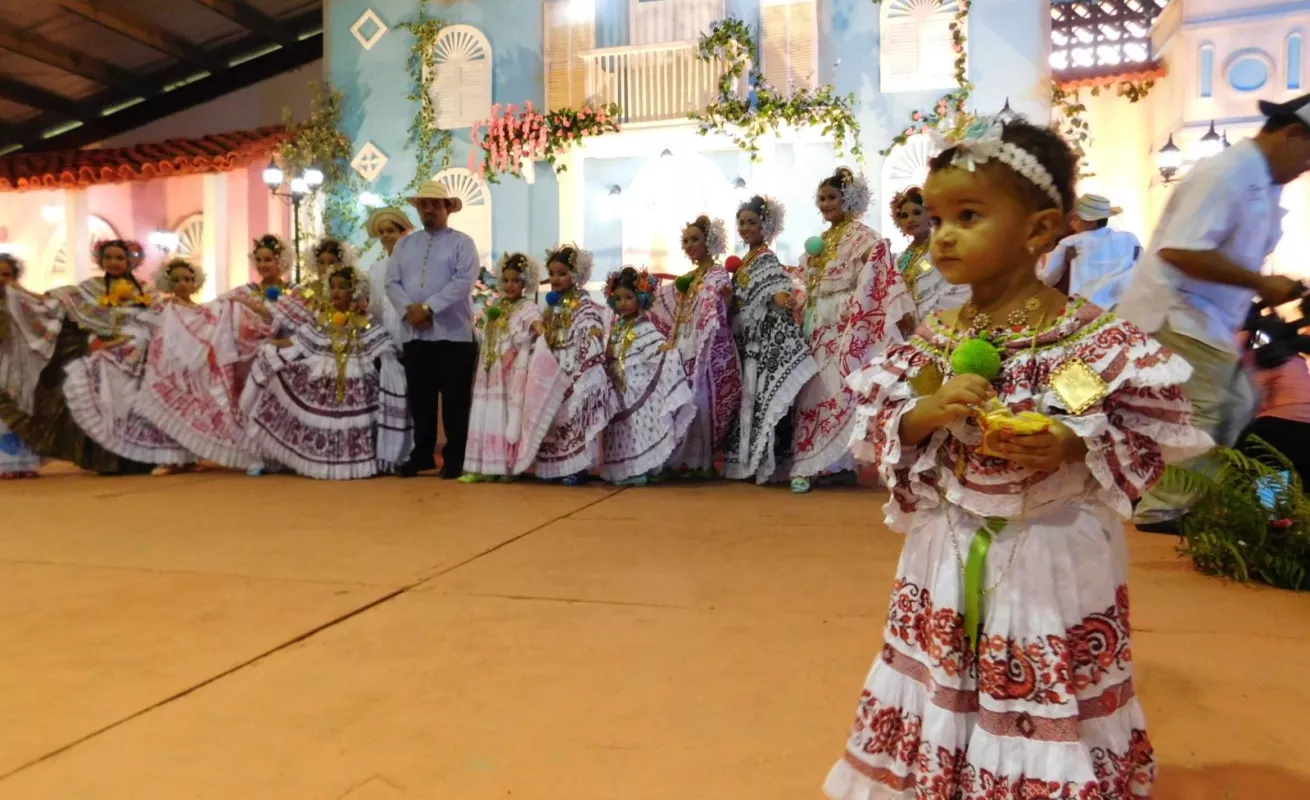  XI Concurso Infantil de la Pollera y La Camisilla