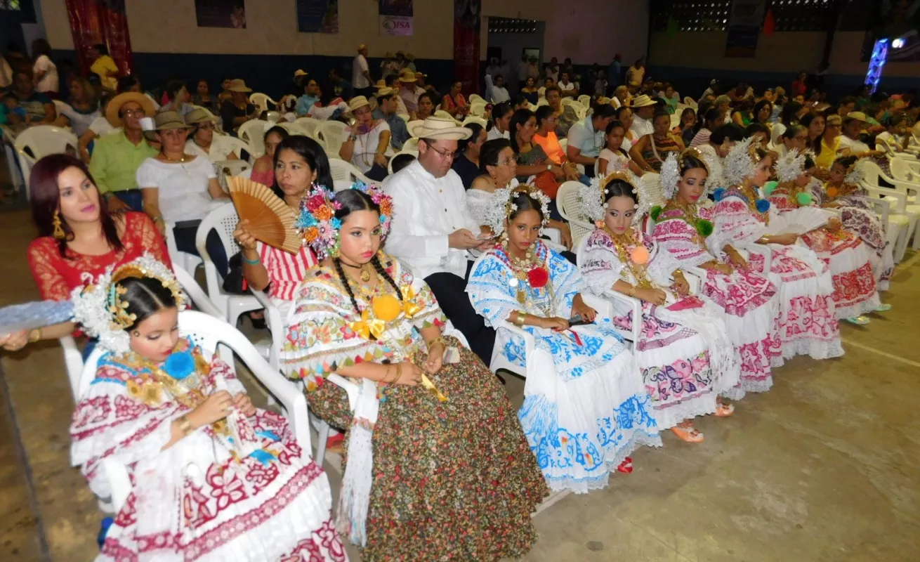  XI Concurso Infantil de la Pollera y La Camisilla