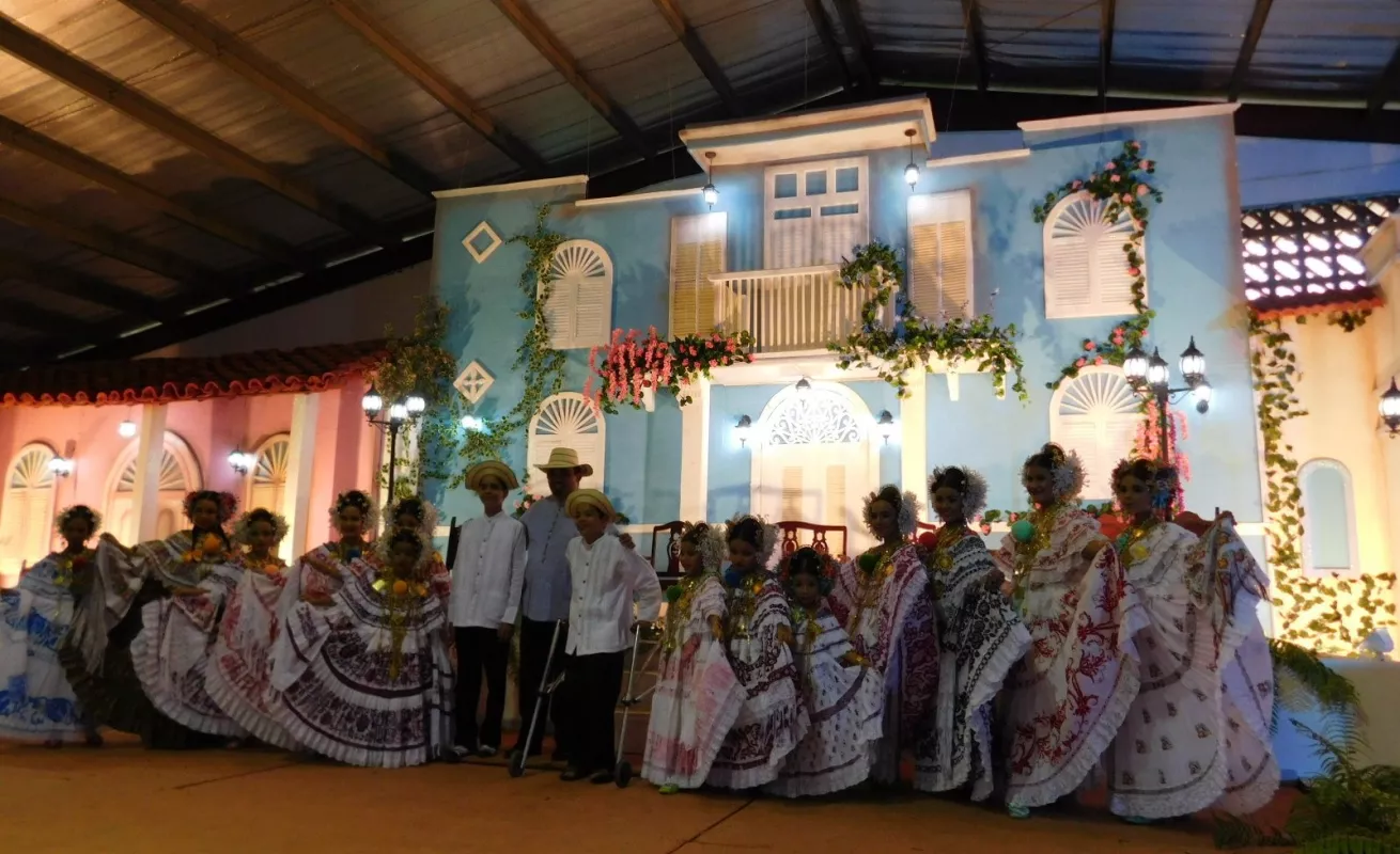  XI Concurso Infantil de la Pollera y La Camisilla