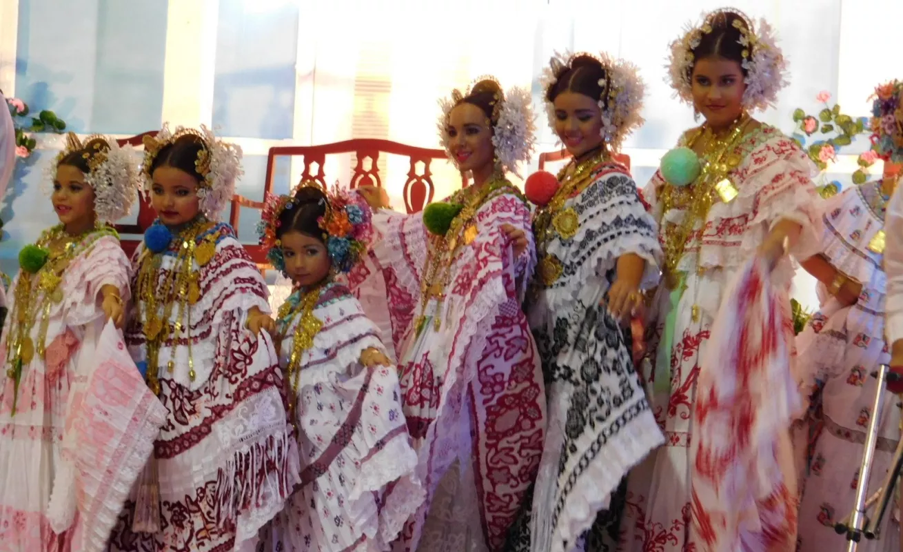  XI Concurso Infantil de la Pollera y La Camisilla