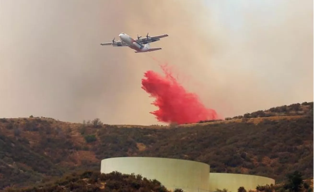 Fuego consume Santa Clarita