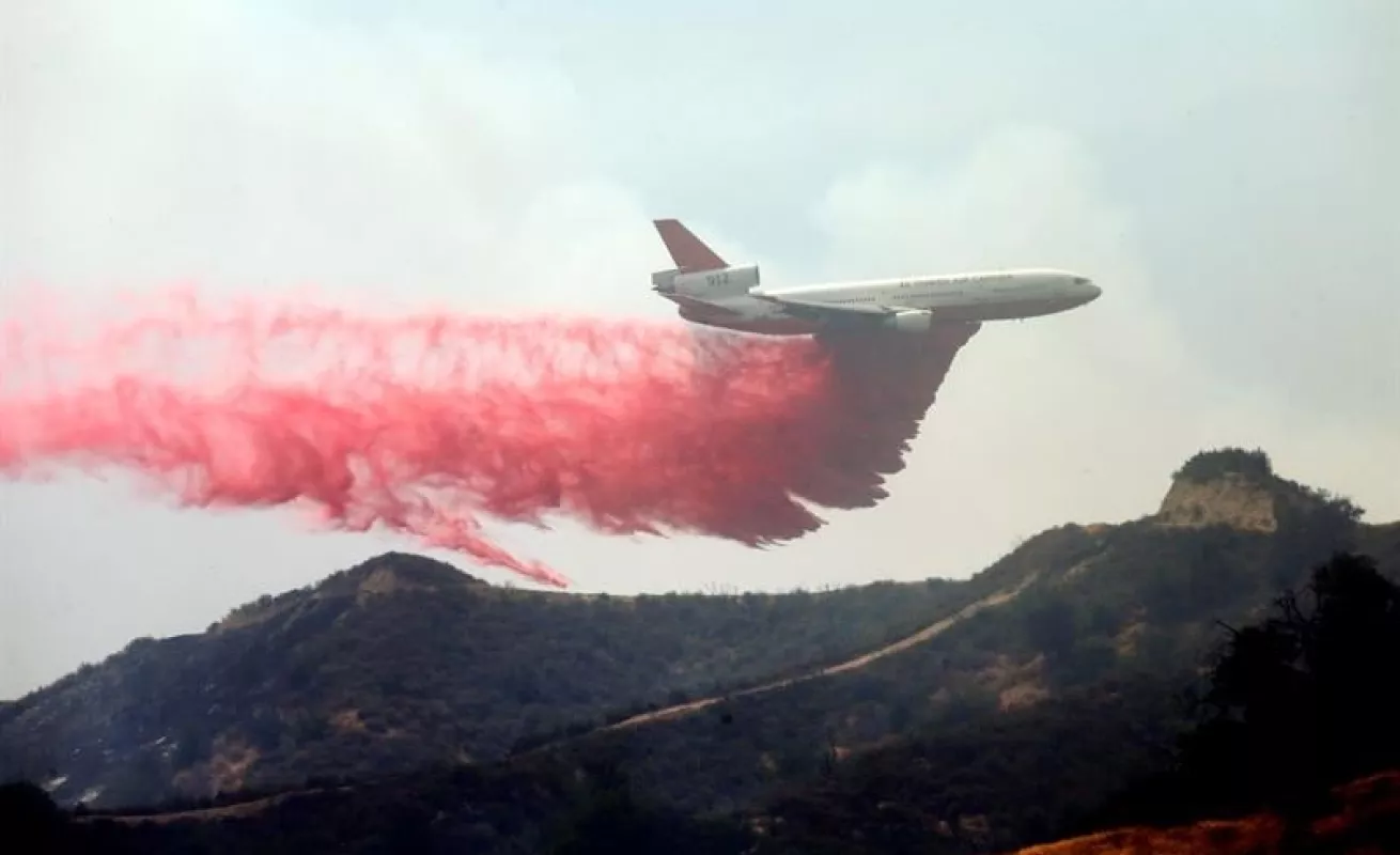 Fuego consume Santa Clarita