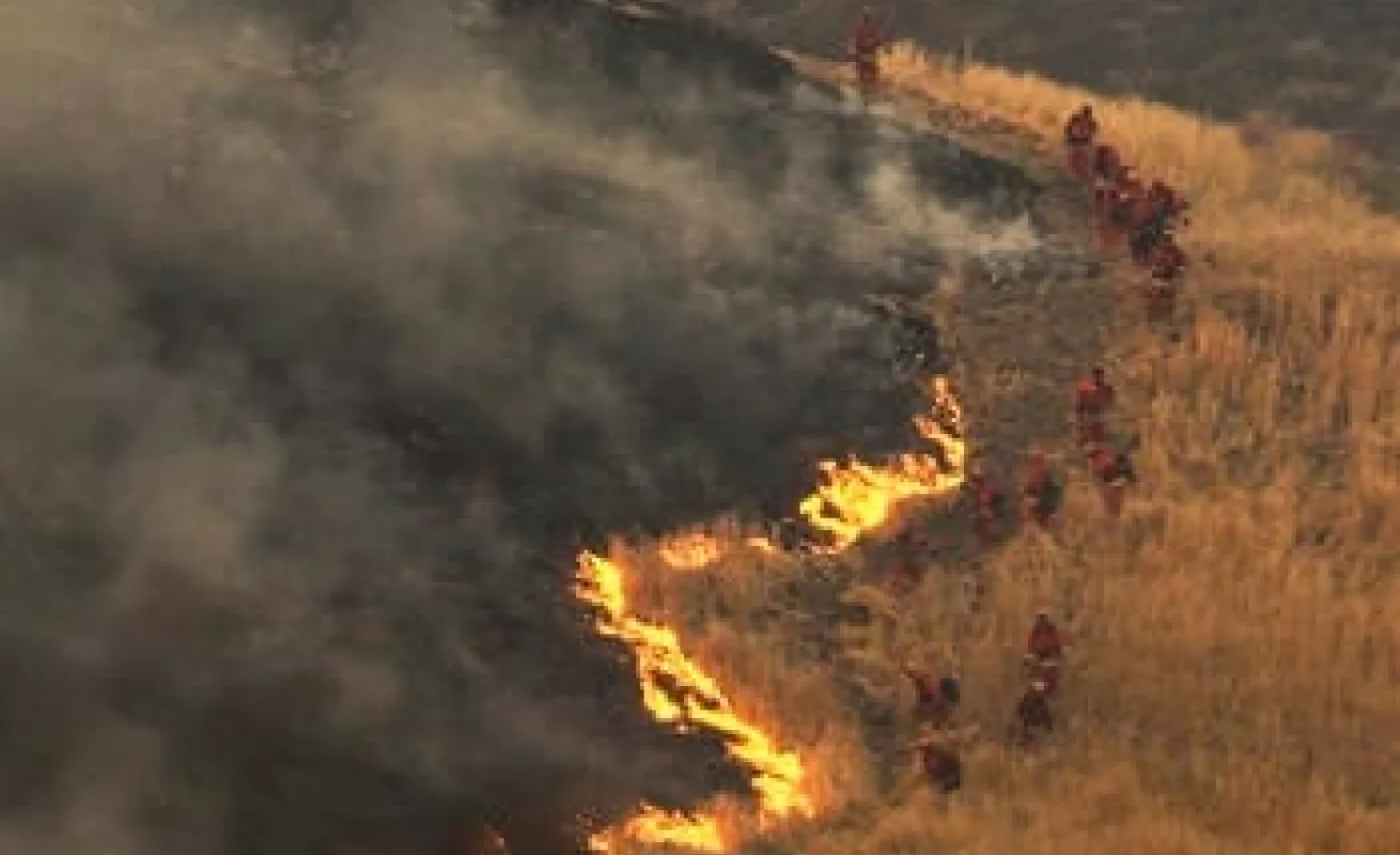 Fuego consume Santa Clarita