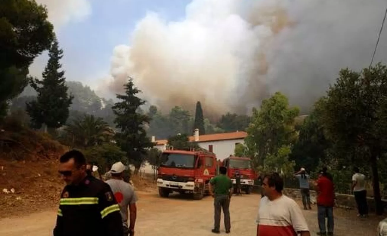 Arde el monasterio Galataki