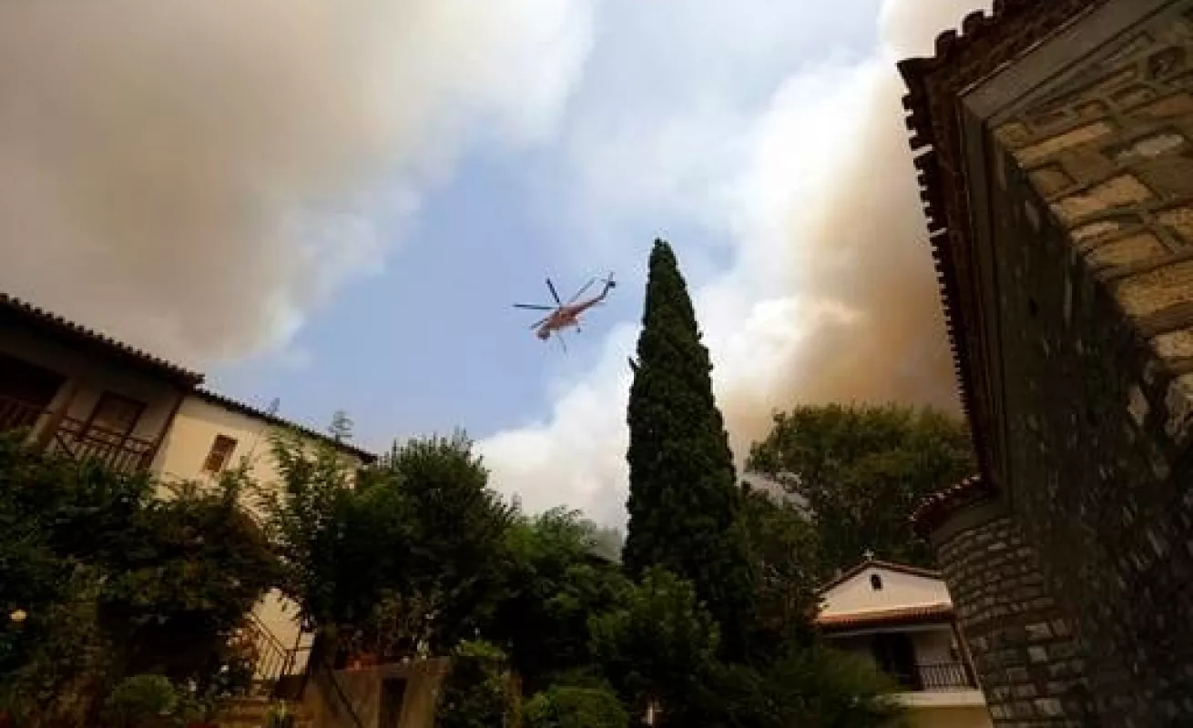 Arde el monasterio Galataki