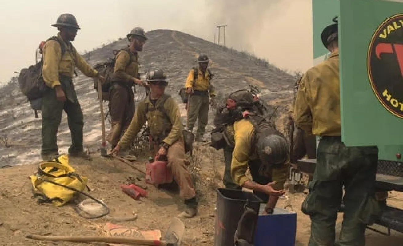 Llamas consumen Crater Lake