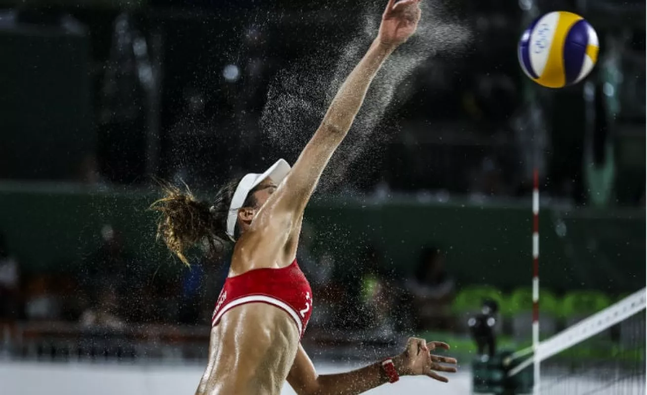 Acción y reacción en el voleibol de playa  