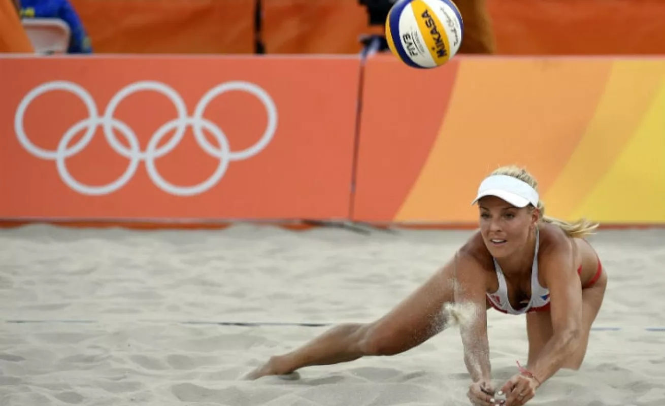 Acción y reacción en el voleibol de playa  