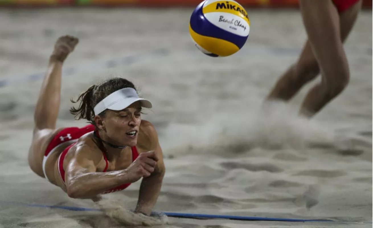 Acción y reacción en el voleibol de playa  