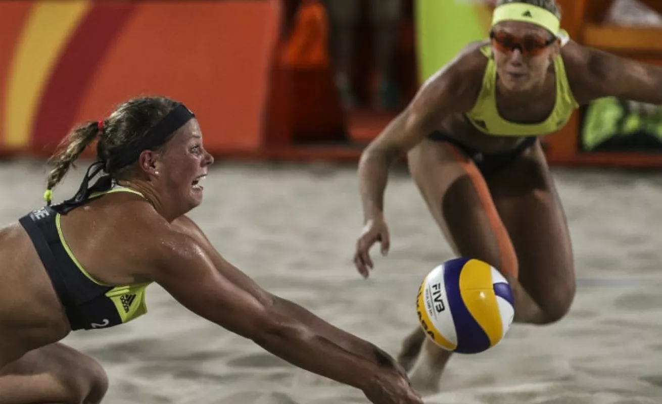 Acción y reacción en el voleibol de playa  