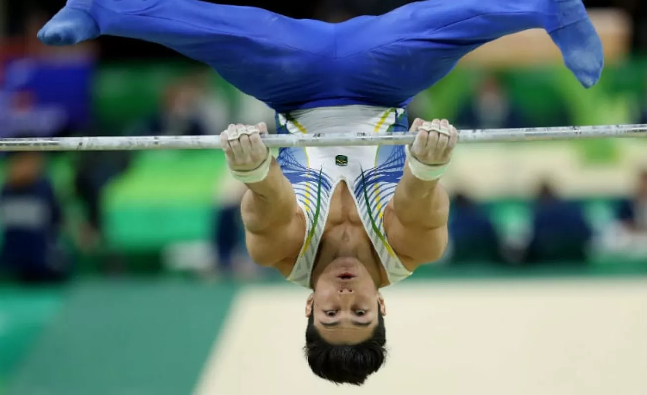 Fuerza y destreza en la gimnasia masculina