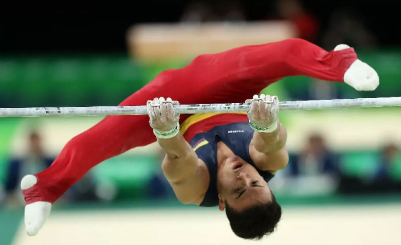 Fuerza y destreza en la gimnasia masculina