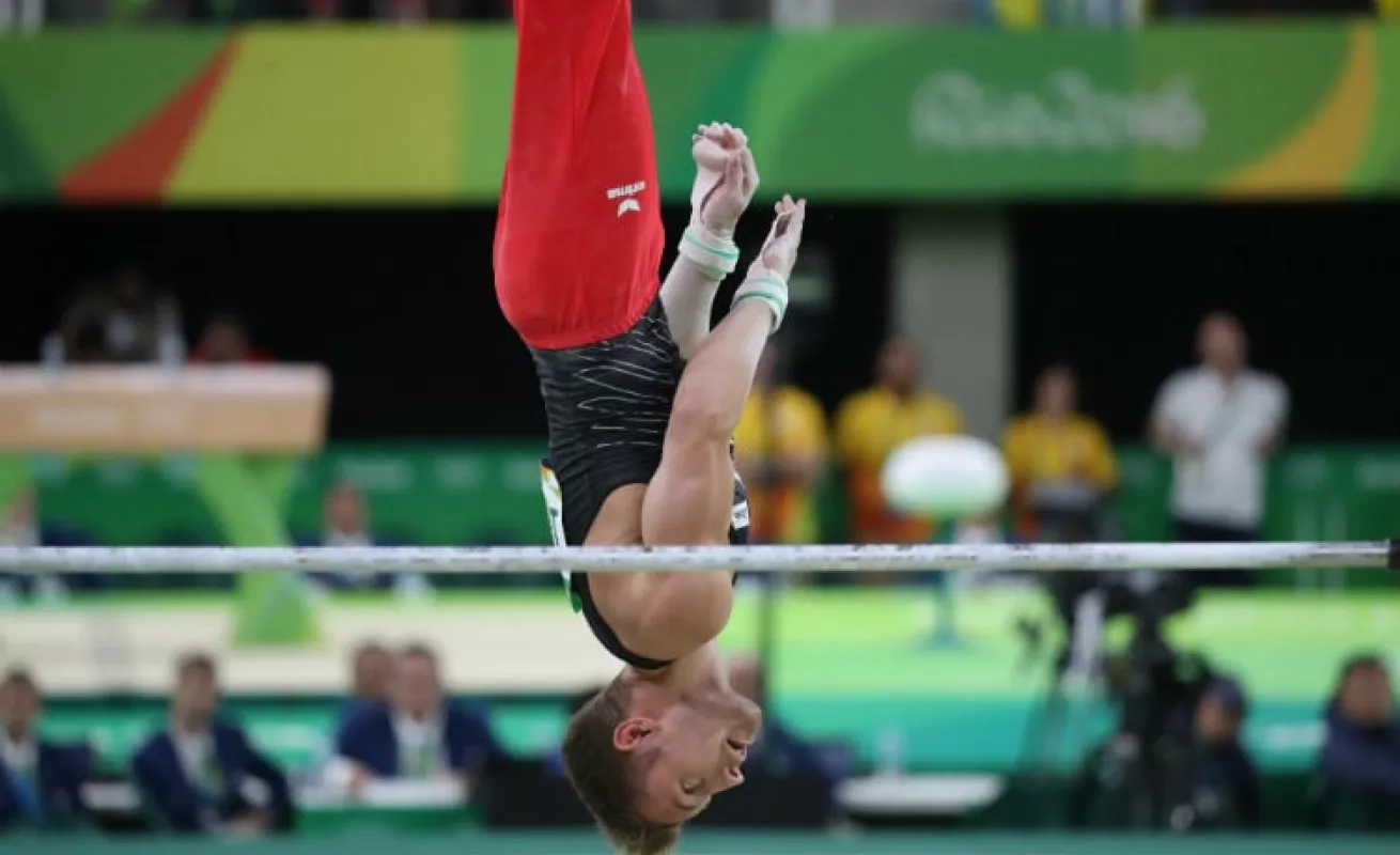 Fuerza y destreza en la gimnasia masculina