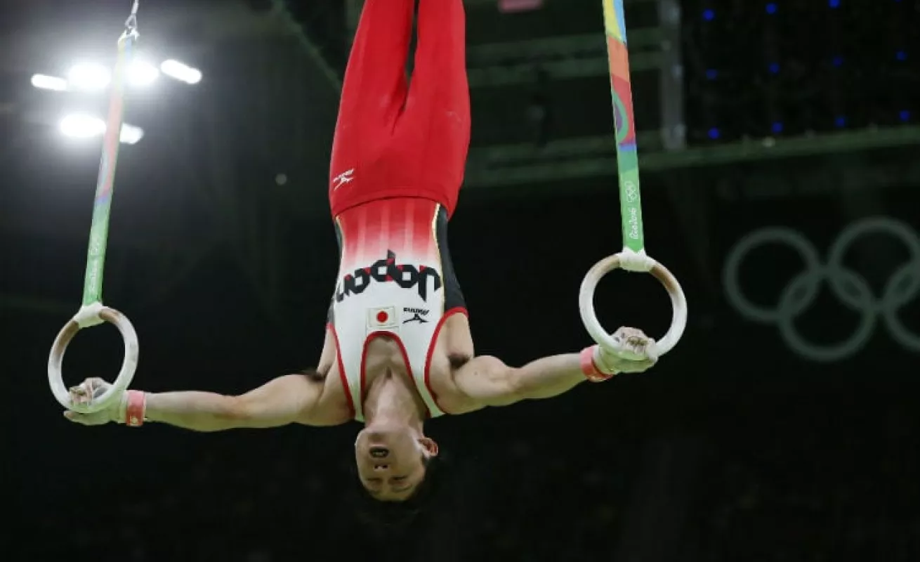 Fuerza y destreza en la gimnasia masculina