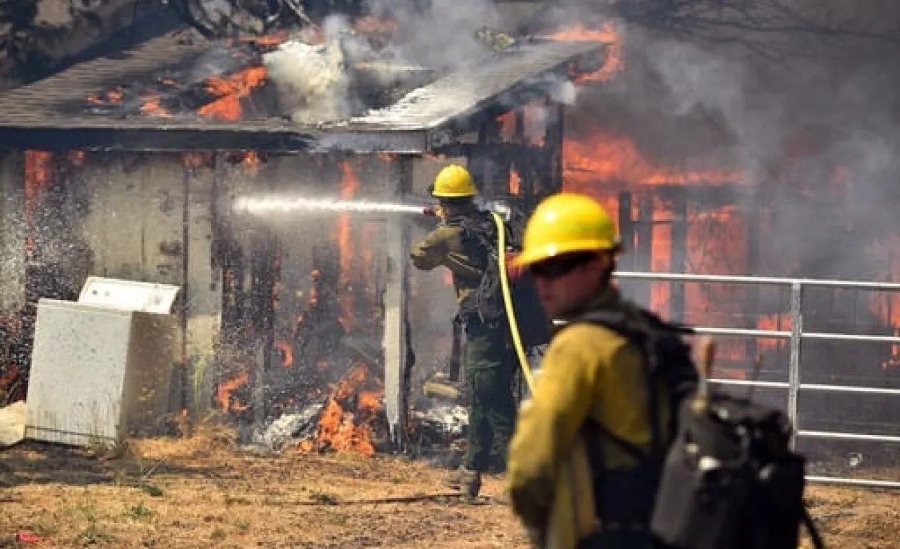Centenar de viviendas consumidas por las llamas