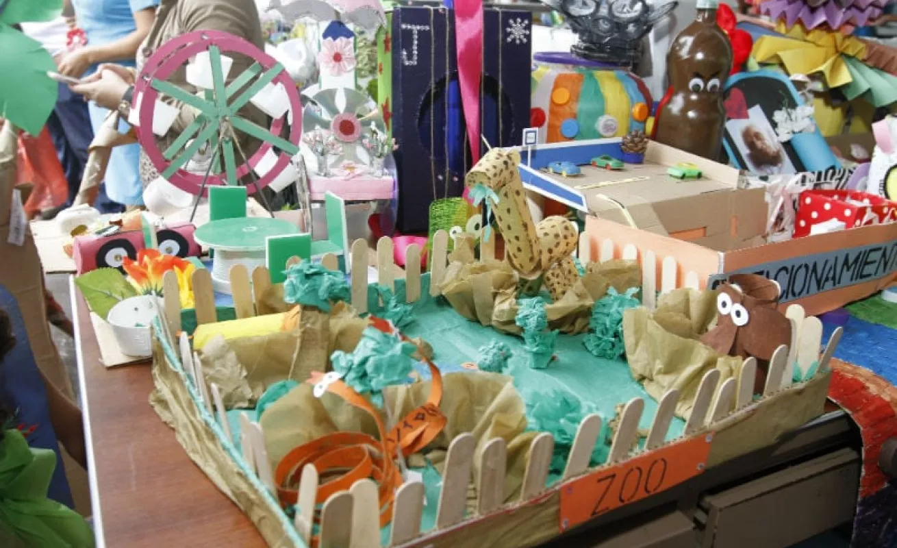 Reciclan, aprenden y se divierten