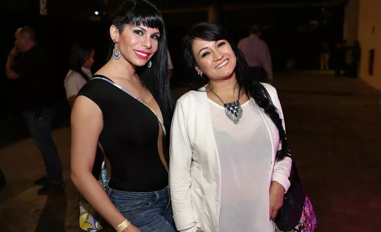 Complacidos con Laura Pausini