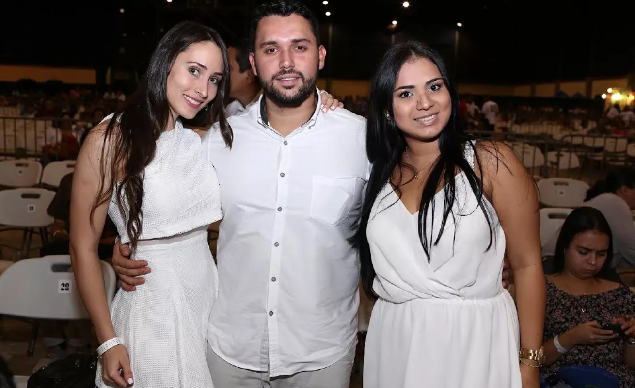 Complacidos con Laura Pausini