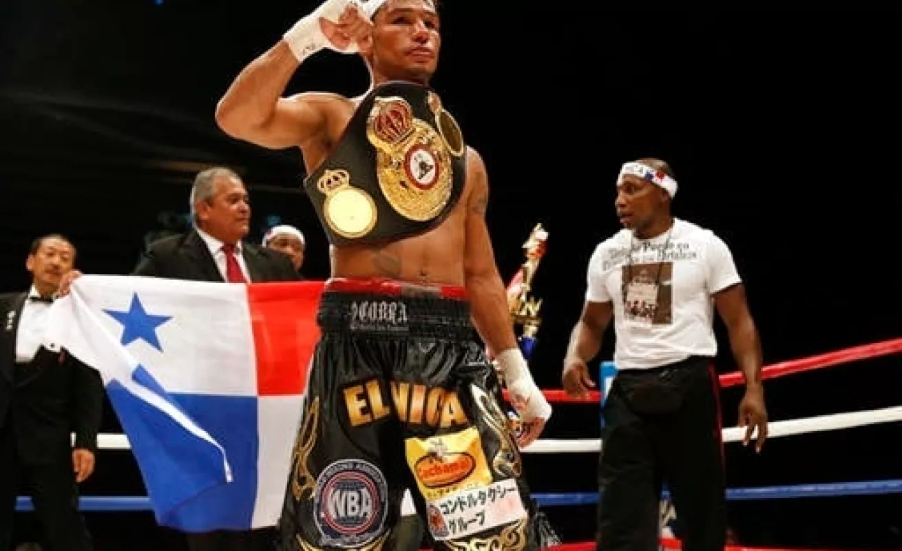 Nuevo campeón súpermosca de la AMB