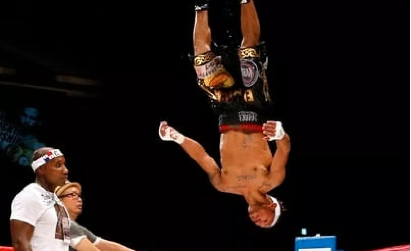 Nuevo campeón súpermosca de la AMB