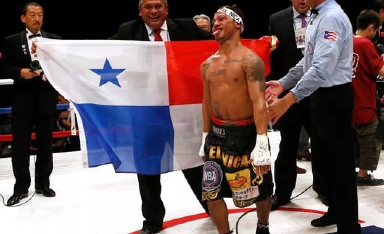 Nuevo campeón súpermosca de la AMB