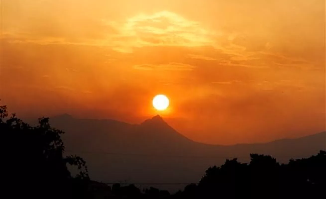 Llamas amenazan Valencia