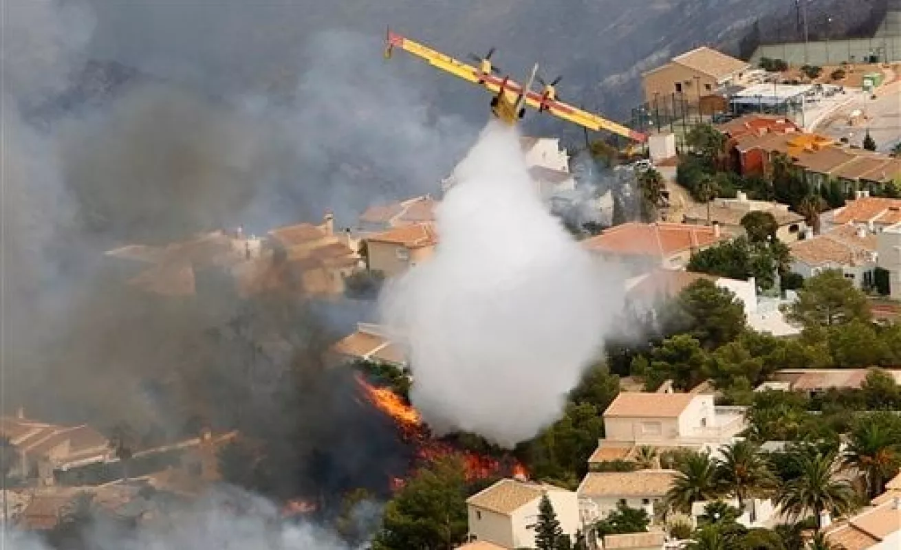 Llamas amenazan Valencia