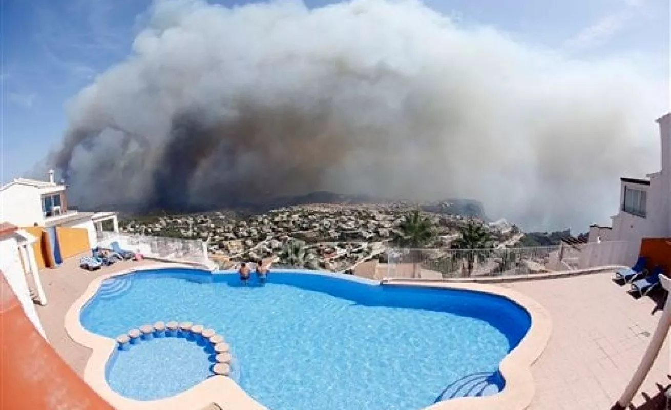 Llamas amenazan Valencia