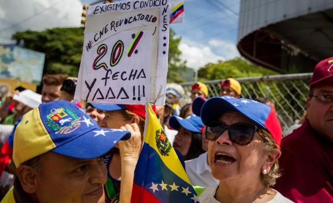 Oposición venezolana marcha en el interior país