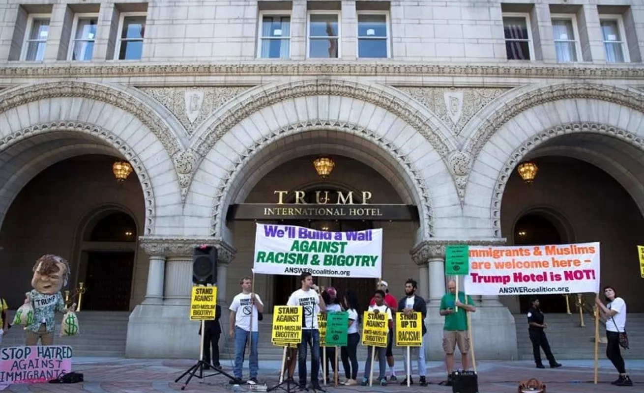 Protestan contra hotel de Trump