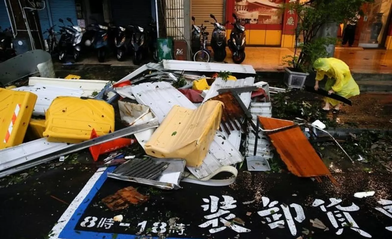 Supertifón Meranti deja destrucción a su paso por Kaohsiung